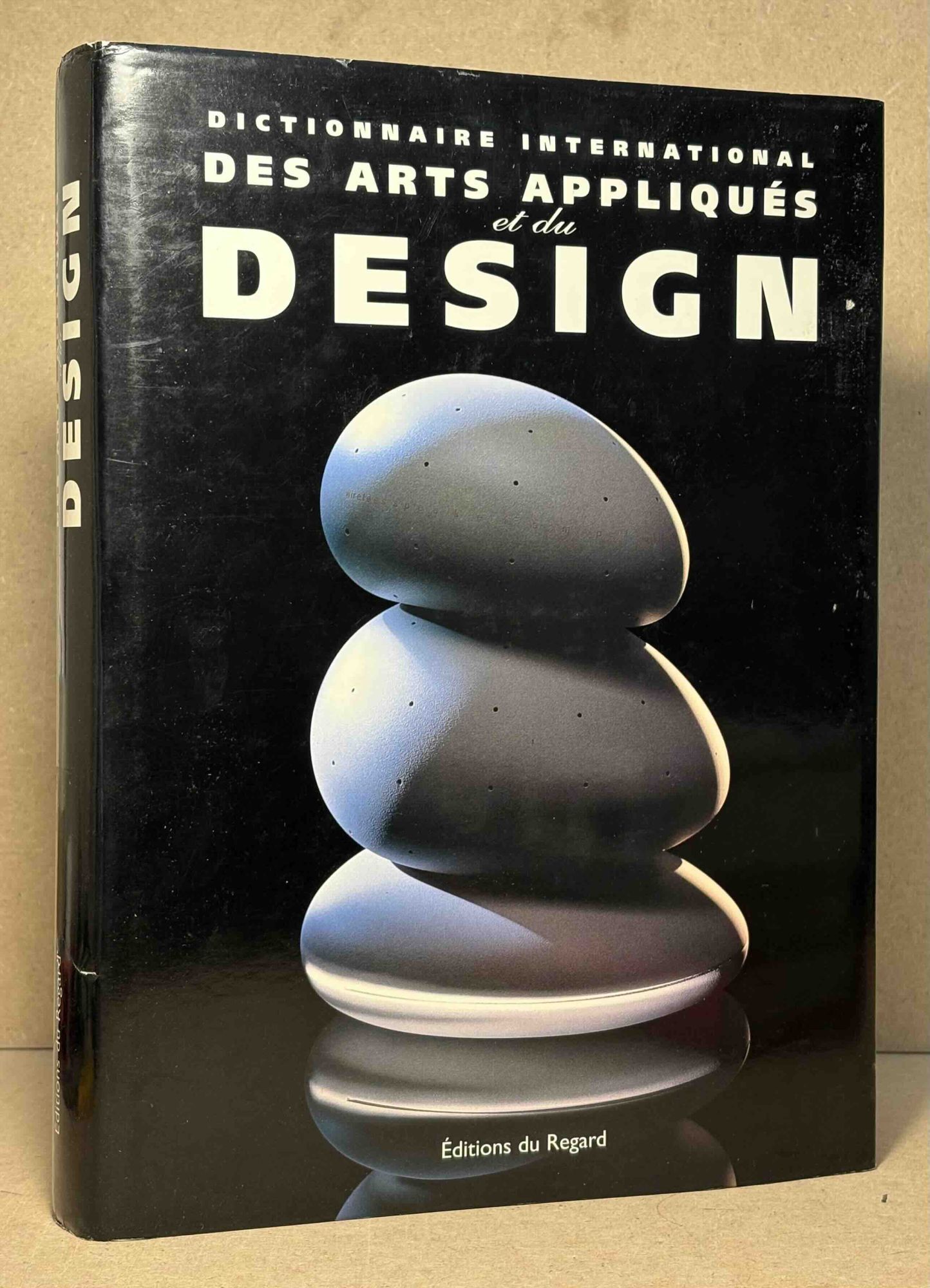 Dictionnaire International des Arts Appliques et du Design | Arlette ...